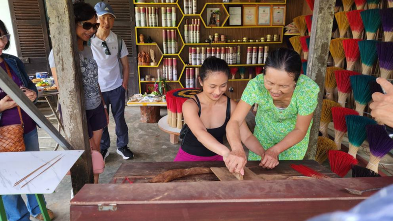 Trải nghiệm làm nhang (hương) - Cơ sở sản xuất Nhang sạch Phố Hội (5)